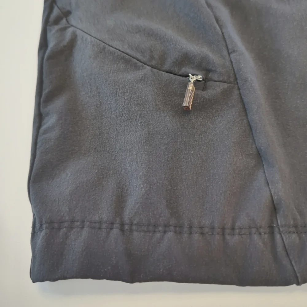 Mountain Hardwear Ellinor Hiking Outdoor Capris Pants Size 12 Black OL2295 EUC - Picture 7 of 8